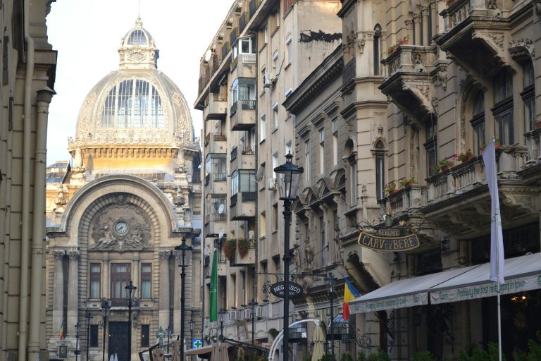 Bucureștiul are cele mai accesibile locuințe, în timp ce Clujul râmâne orașul cu cele mai scumpe apartamente.
